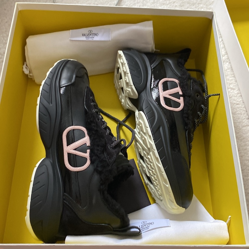 Valentino Garavani V logo sneakers